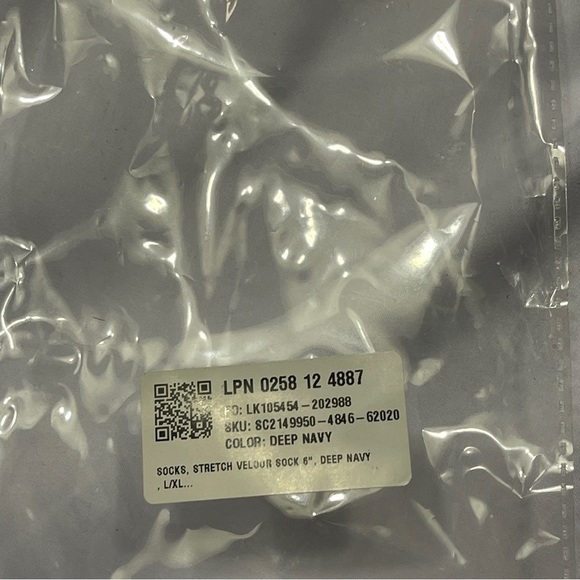 NWT Fabletics Velour Women’s Socks Deep Navy Size L/XL - Picture 4 of 4